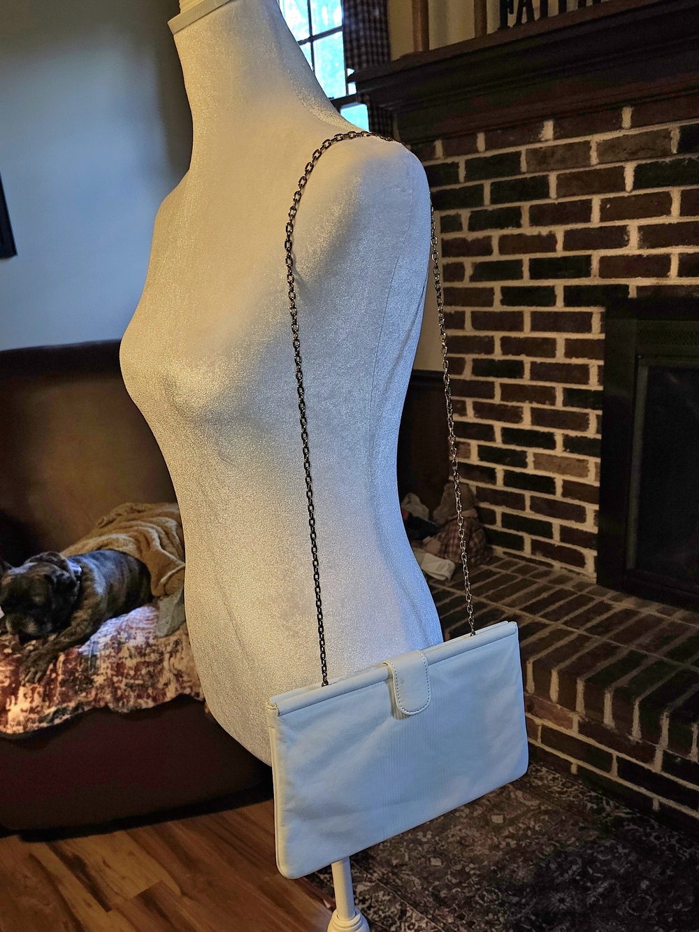 Classic White Chain-Strap Shoulder Bag